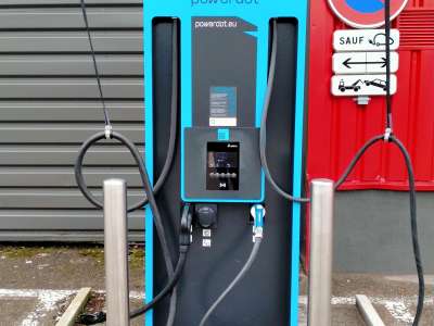 Location de véhicules - Station service Super U - borne de recharge